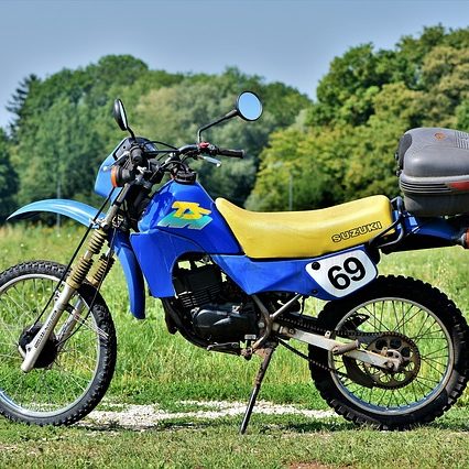 motorcycle-3649025_640